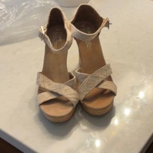 Tom's Embroidered Strappy Canvas Wedges Size women's 8 NEW Never worn.